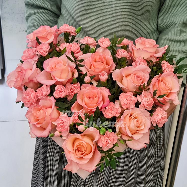 Сердце из роз и гвоздик (доп. фото)