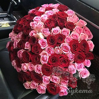 101 красная и розовая роза 60 см.